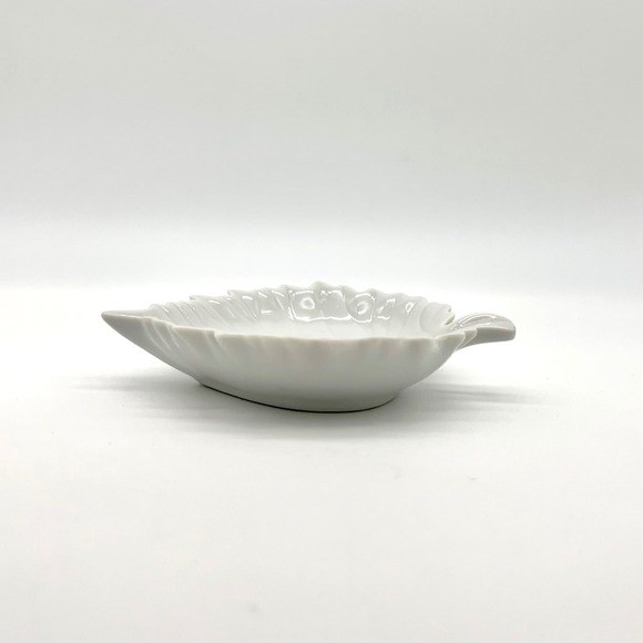 White Ceramic Leaf Shaped Trinket Dish‎ Jewelry Holder Decor Vintage - Picture 5 of 7